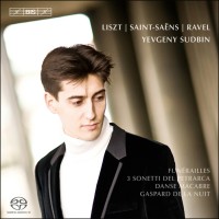 Plays Liszt, Ravel and Saint-Saens
